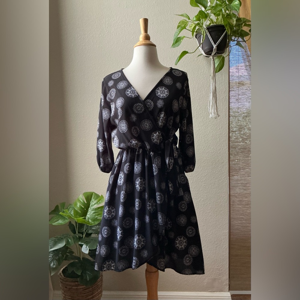 Scobe mid length dress - NWT